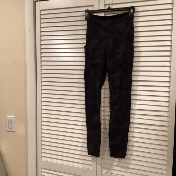 Lululemon Camo Align High-Rise Leggings/ Media Pockets FINAL PRICE - Picture 3 of 9
